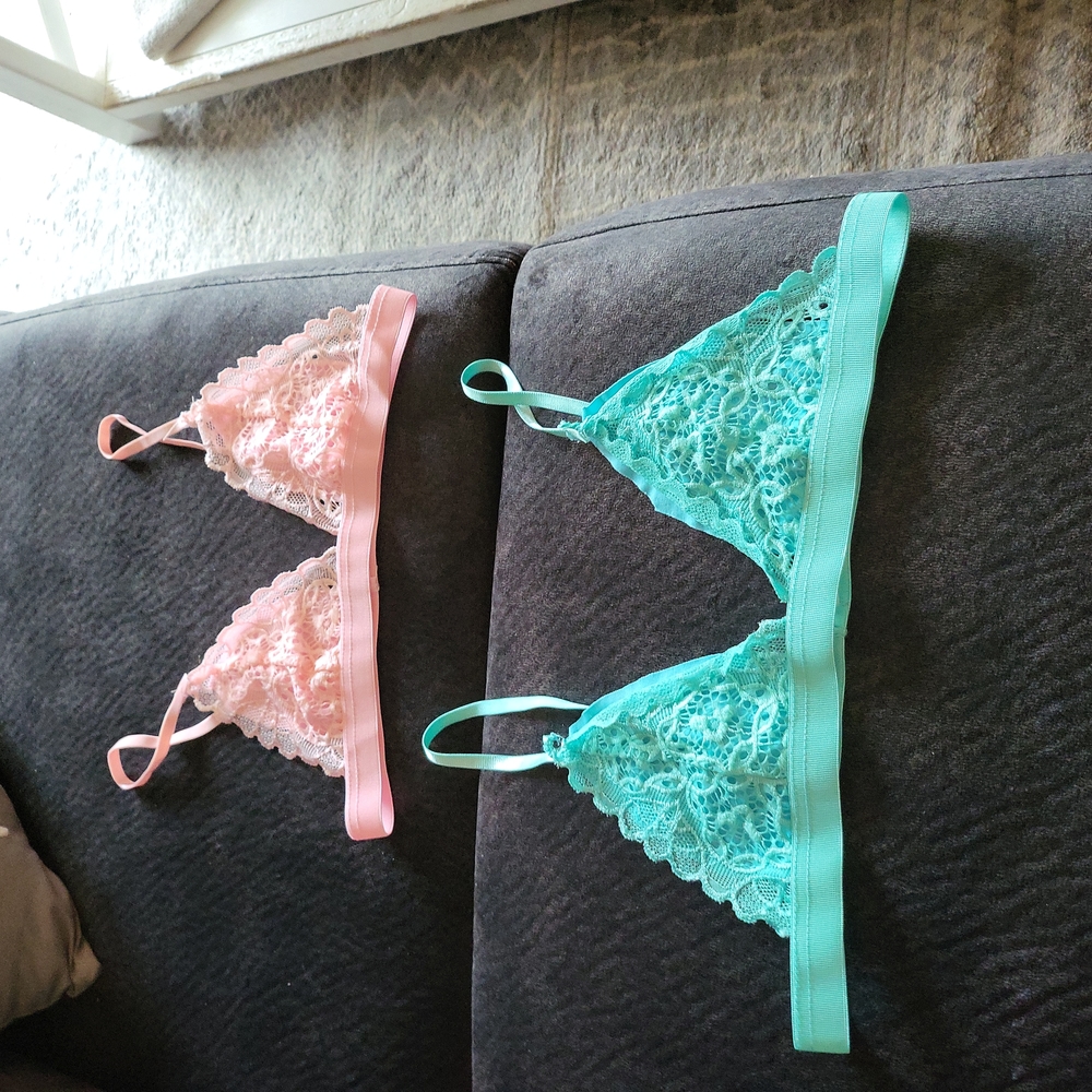Cute bras, never worn.
